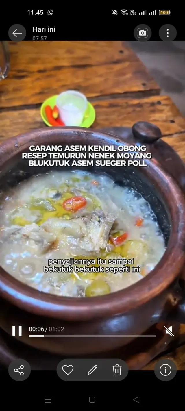 Makan Garang Asem Ayam Kampung di Kampung Djawi, Rasanya Bikin Nostalgia! — Showbiz